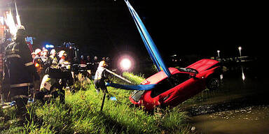 Auto landete  in Stausee: Burschen gerettet