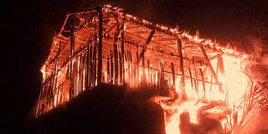 Stallgebäude wurde Raub der Flammen