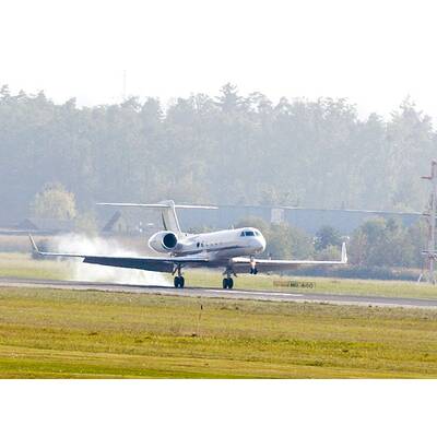 Arnold Schwarzenegger landet in Graz