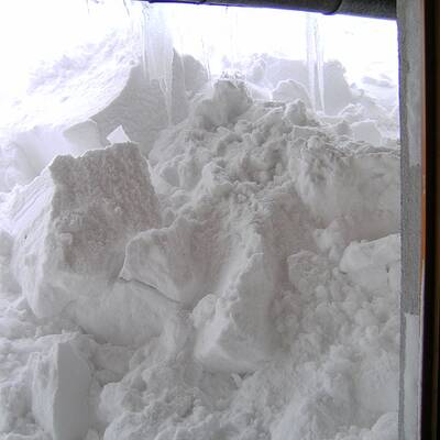 Maria Alm: Lawine begräbt Wohnhaus unter 3 Meter Schnee