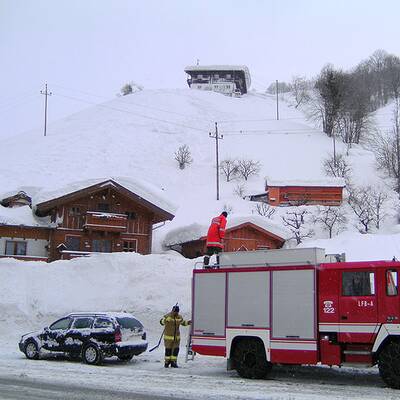 Maria Alm: Lawine begräbt Wohnhaus unter 3 Meter Schnee
