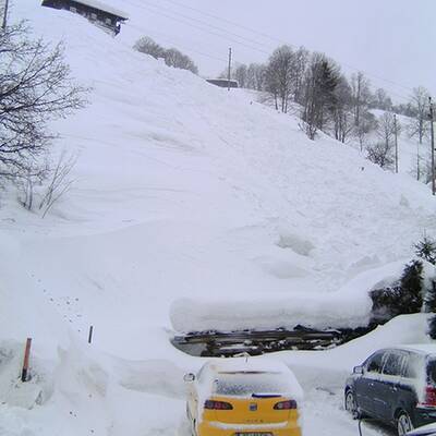 Maria Alm: Lawine begräbt Wohnhaus unter 3 Meter Schnee