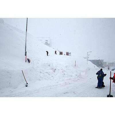 Lawine begräbt Zufahrt zu Alpenhotel St. Christoph unter sich