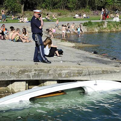 Boot kenterte: 1 Mann konnte nur tot geborgen werden