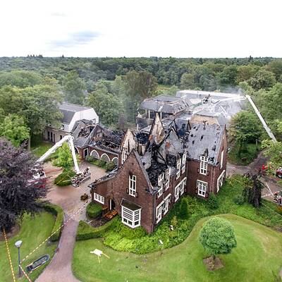 Historisches Rathaus in Waalre durch Feuer komplett zerstört