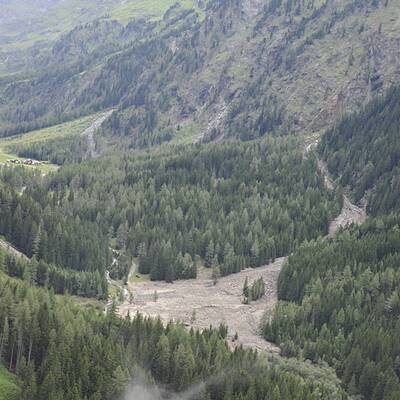 50 Personen wurden mittels Hubschrauber und Feuerwehrfahrzeugen gerettet