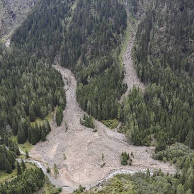 50 Personen wurden mittels Hubschrauber und Feuerwehrfahrzeugen gerettet