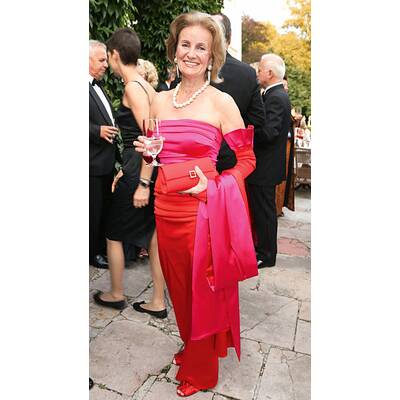 Platz 1: Elisabeth Auers­perg-Breunner in zartem  Chiffon. 