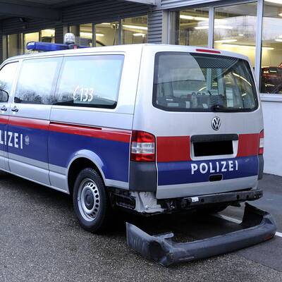 A1: Geisterfahrer rammt Polizeisperre