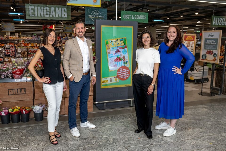 Florian Widi (2.v.l.), Head of Media Sales bei BILLA, setzt gemeinsam mit seinem Team – Magdalena Lopitsch (1.v.l.), Stefanie Gruber (3.v.l.) und Viktoria Zischka (4.v.l.) – ab sofort auf Wetter-Targeting.