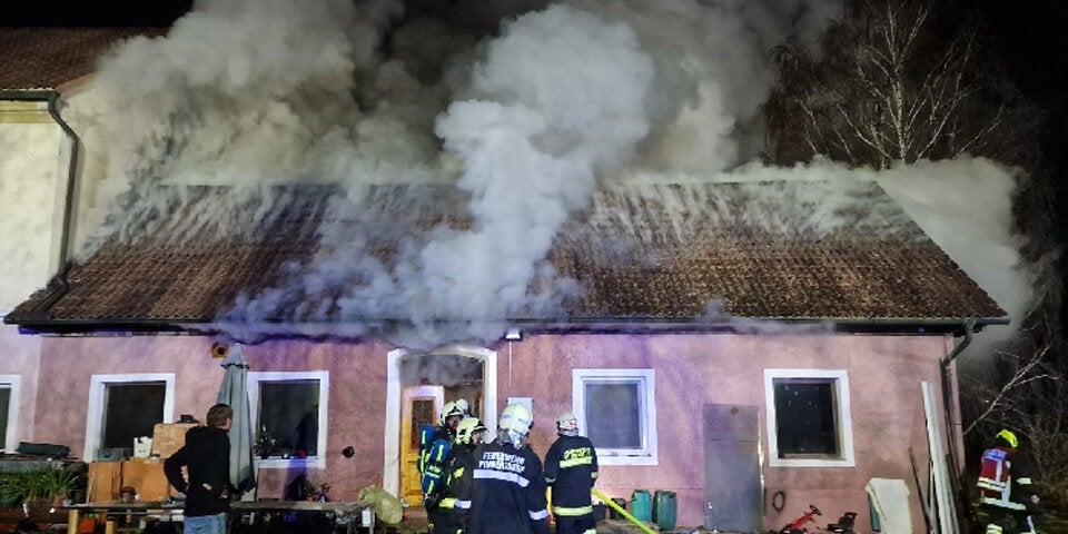 Mann nach Wohnhausbrand von Zug getötet