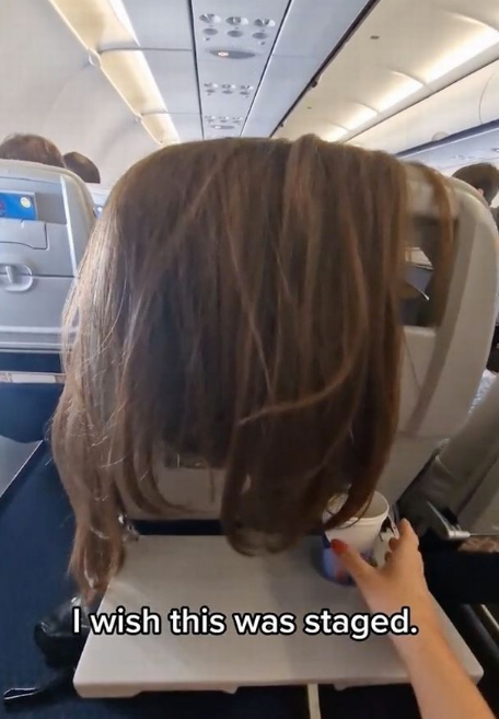 Haare über Sitz Flugzeug