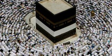 Ahmadinejad und 2 Mio. Gläubige begehen Hadsh