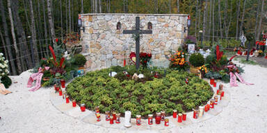 Security f&uuml;r Grabst&auml;tte von J&ouml;rg Haider