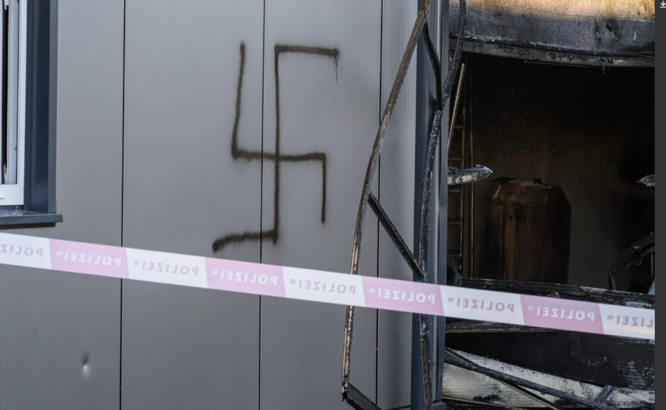 Kfz-Werkstatt abgefackelt Hakenkreuz