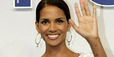 Halle_Berry_hf_NY2005