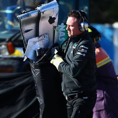 Hamilton-Crash bei Testfahrten in Jerez