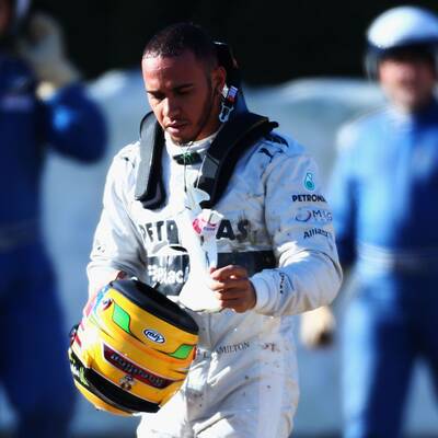 Hamilton-Crash bei Testfahrten in Jerez