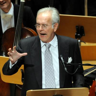 Rihanna - Queen of Downloads