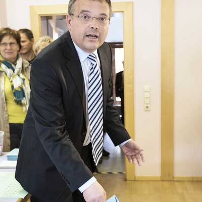 Hier gibt Ingrid Felipe von den Grünen ihre Stimme ab