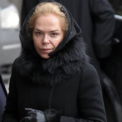 Rihanna - Queen of Downloads