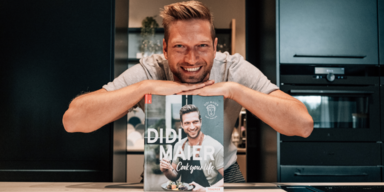 Haubenkoch Didi Maier verkostet Tasting Men&uuml; aus seinem neuen Buch