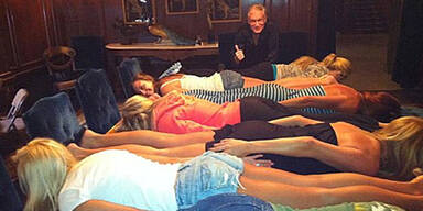 Playboy-Mogul Hefner liegt flach