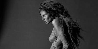 Heidi Klum nackt und schlammig