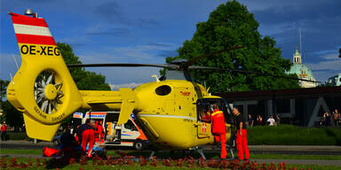 Rettungs-Heli landet am Karlsplatz