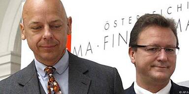 Helmut Ettl (r.) und Kurt Pribil ermahnen Banken