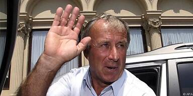 Hickersberger genie&szlig;t auf Kosten des FC Al Wahda