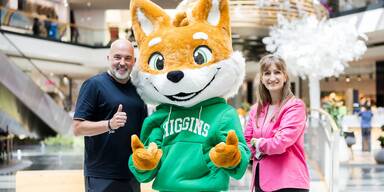 Higgins Gesch&auml;ftsf&uuml;hrer Sven Voth, Higgins Maskottchen Mr. Higgins, Huma Eleven Center-Managerin Sabine Dreschkay