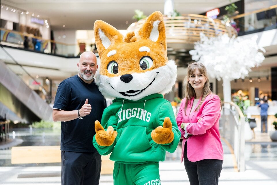 Higgins Geschäftsführer Sven Voth, Higgins Maskottchen Mr. Higgins, Huma Eleven Center-Managerin Sabine Dreschkay