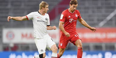 Aufreger: 'Hinti' st&ouml;&szlig;t Bayern-Star gegen Bande