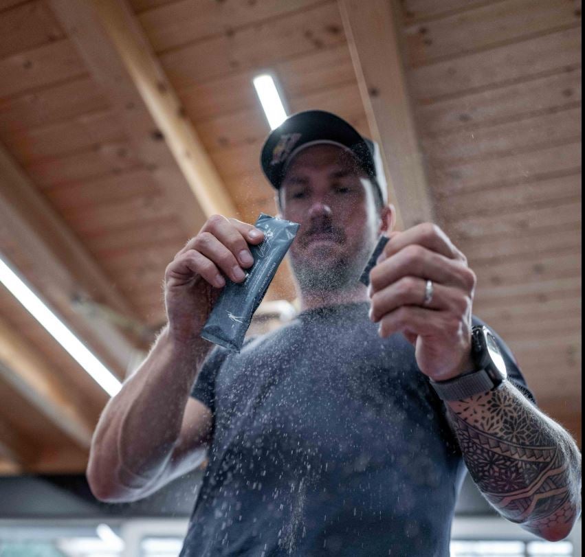 Funkelt da ein Verlobungsring bei Marcel Hirscher?