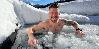 Funkelt da ein Verlobungsring bei Marcel Hirscher?