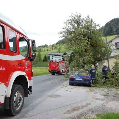  Marcel Hirscher beim Verlassen der Salzburger Landesklinik