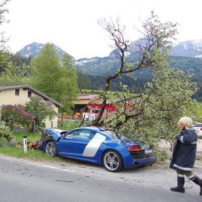  Marcel Hirscher beim Verlassen der Salzburger Landesklinik