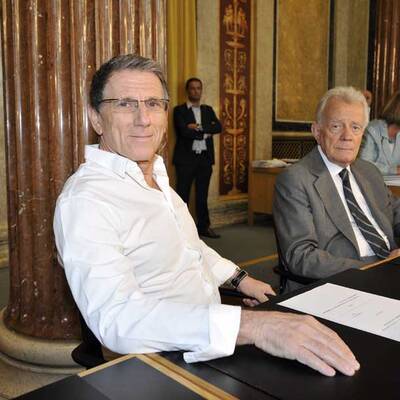 Hochegger ohne Sakko vor U-Ausschuss.