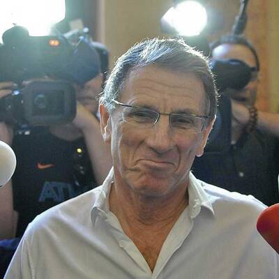 Hochegger ohne Sakko vor U-Ausschuss.