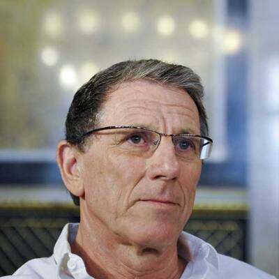 Hochegger ohne Sakko vor U-Ausschuss.