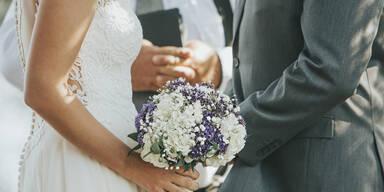 Paar gibt sich Ja-Wort &ndash; dann verr&auml;t die Braut eine schreckliche Nachricht