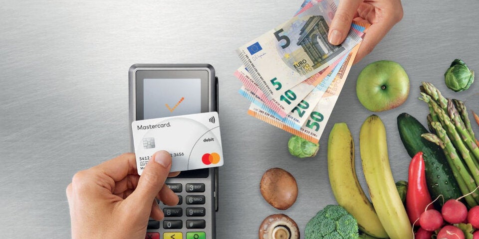 An Hofer-Kassen kann man jetzt Geld abheben