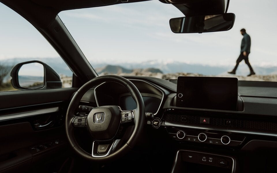 Trotz Digitalität gibt's zahlreiche analoge Regler. 