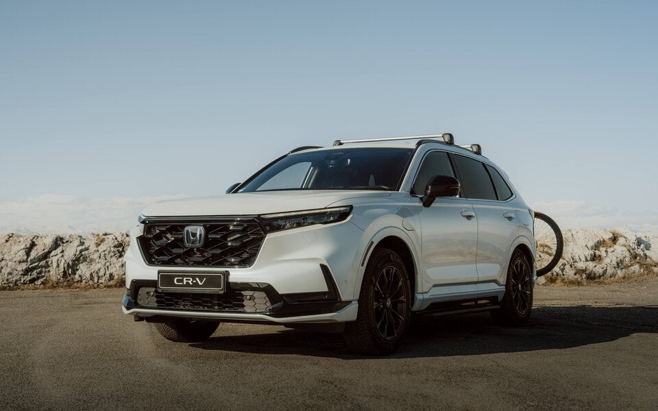 LxBxH: 4.706 x 1.866 x 1674/84 mm, 2.700 mm Radstand. 