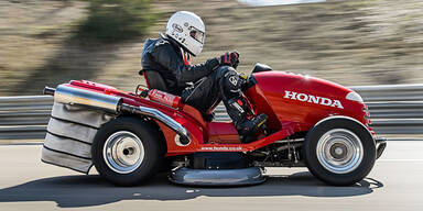 Irre: Der schnellste Rasenmäher der Welt