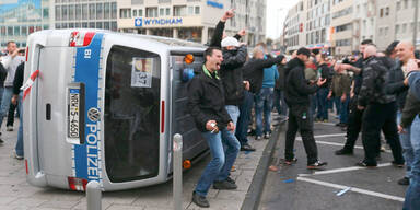 Riesiger Hooligans-Aufmarsch in Berlin