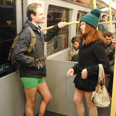 Hosenlos in der Wiener U-Bahn