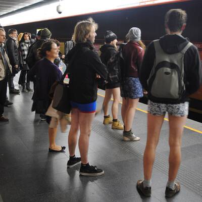 Hosenlos in der Wiener U-Bahn