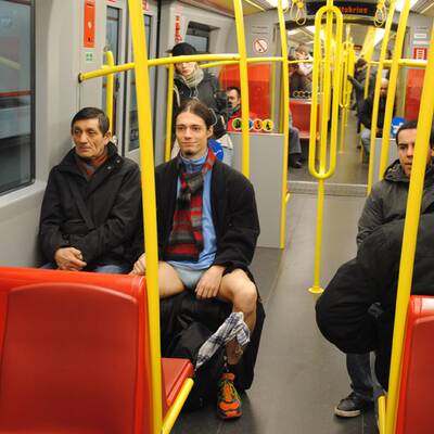 Hosenlos in der Wiener U-Bahn